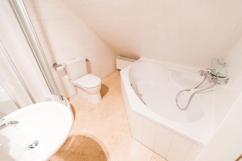 Luxurious Maisonette Apartment At The Heart Of Вена Экстерьер фото